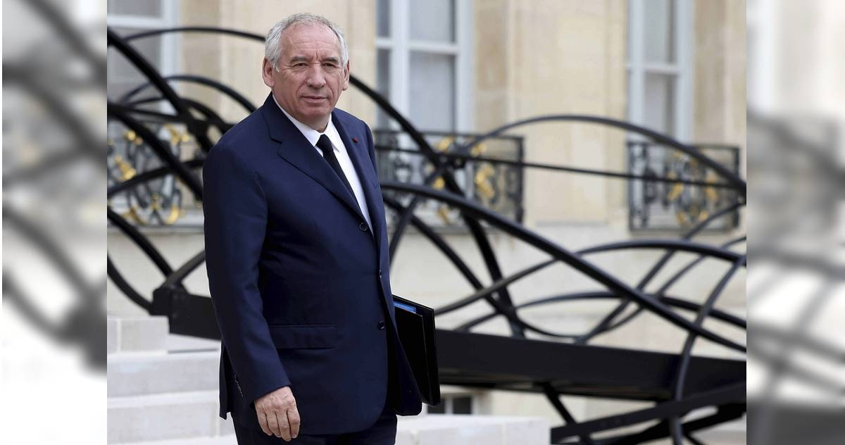 French Prime Minister Proposes Cutting Two Public Holidays to Address €43.8 Billion Budget Deficit