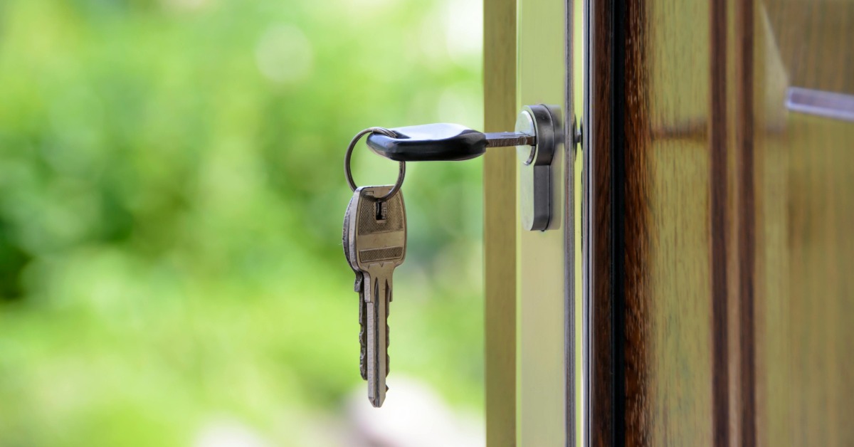 Breaking Age Barriers: 38-Year-Old Woman Moves into Retirement Community